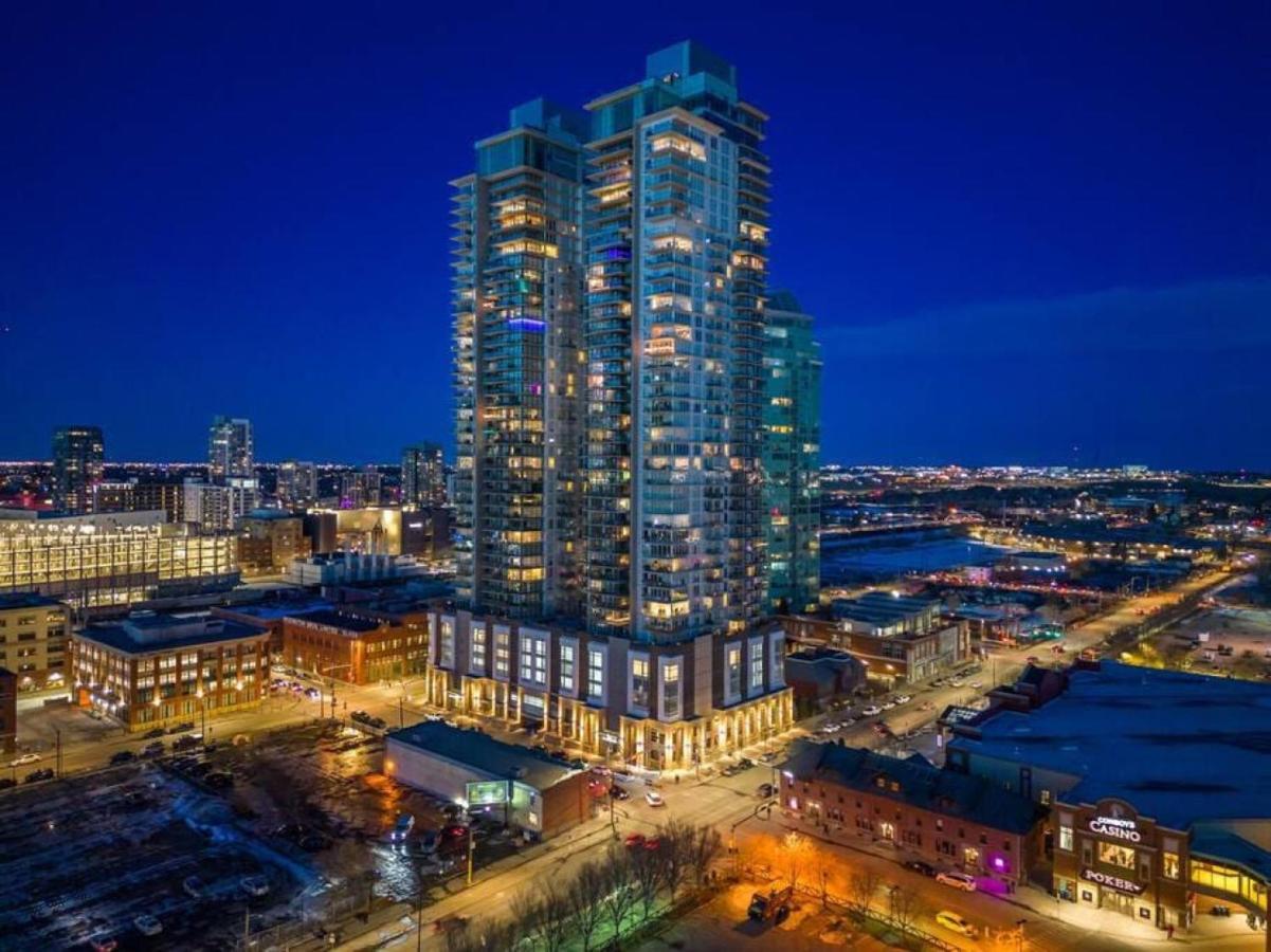 Luxury Apartment On The 9Th Floor Near Stampede, Complimentary Wine, 2 Car Ug Parking คาลการี ภายนอก รูปภาพ