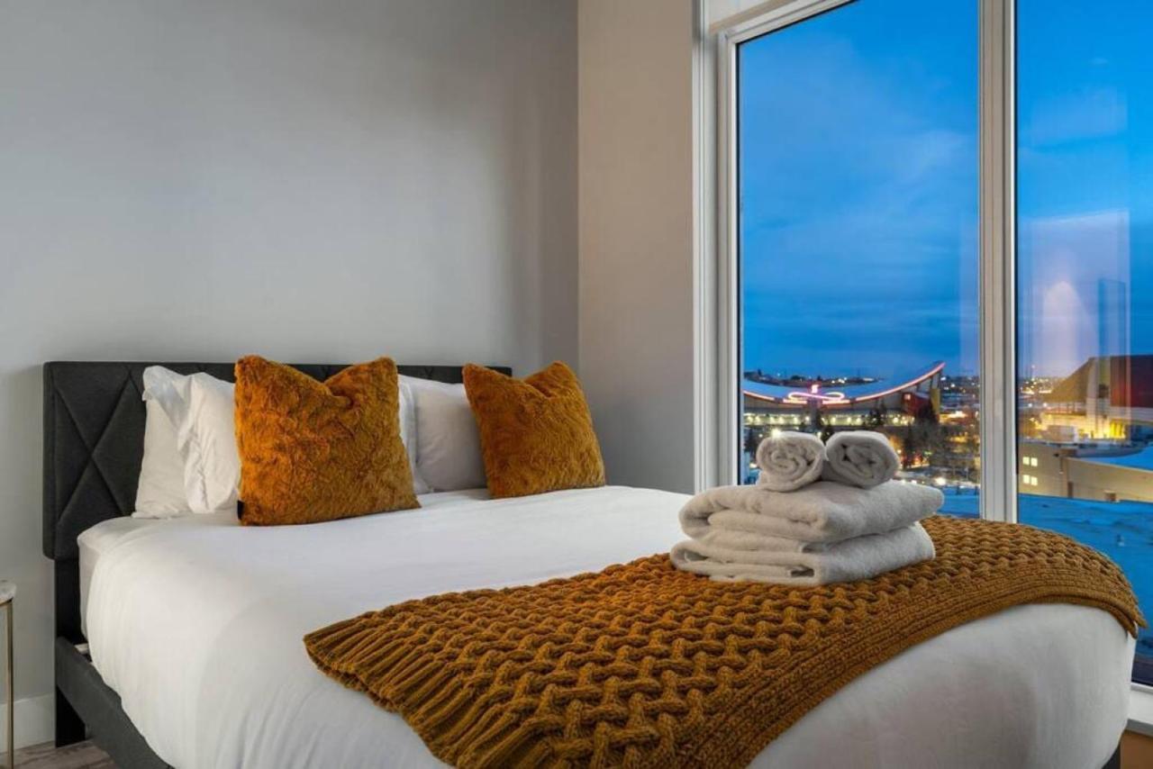 Luxury Apartment On The 9Th Floor Near Stampede, Complimentary Wine, 2 Car Ug Parking คาลการี ภายนอก รูปภาพ