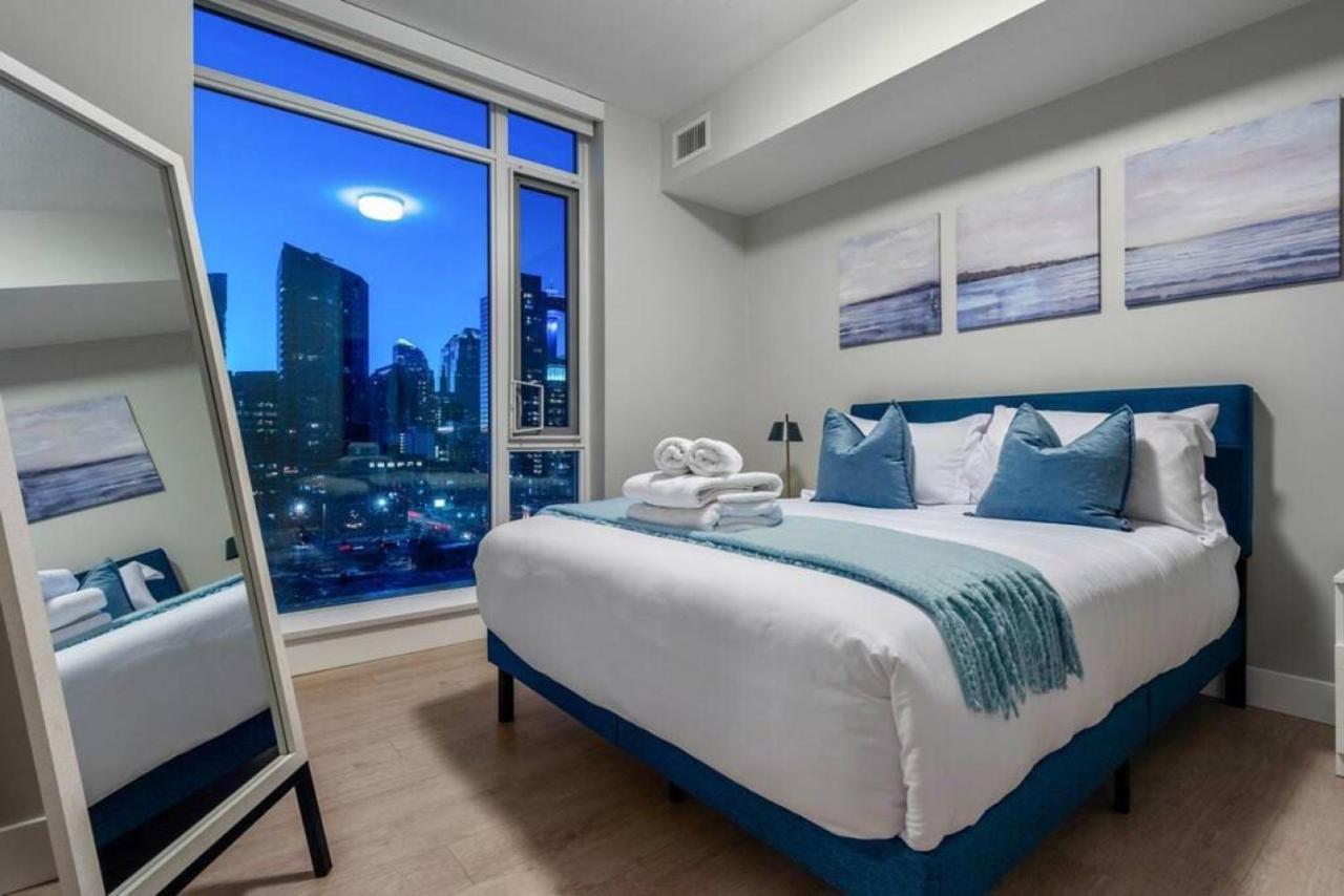 Luxury Apartment On The 9Th Floor Near Stampede, Complimentary Wine, 2 Car Ug Parking คาลการี ภายนอก รูปภาพ