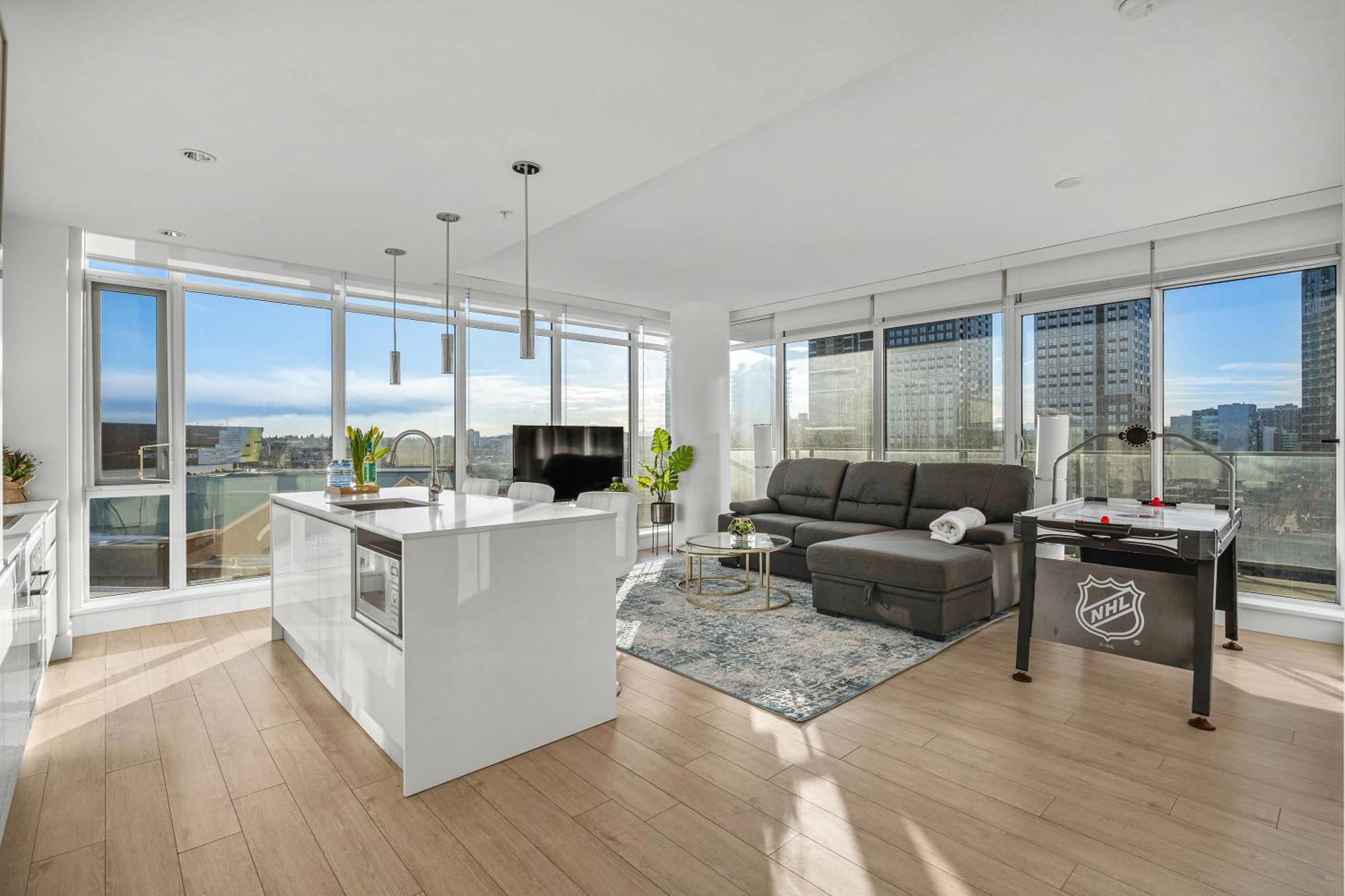 Luxury Apartment On The 9Th Floor Near Stampede, Complimentary Wine, 2 Car Ug Parking คาลการี ภายนอก รูปภาพ